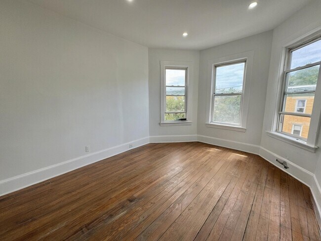 Building Photo - 49 Stanwood St