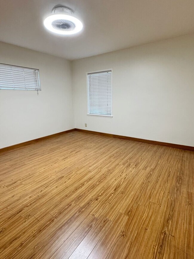 Foto del edificio - Charming 3-Bedroom Front Home only in Norwalk