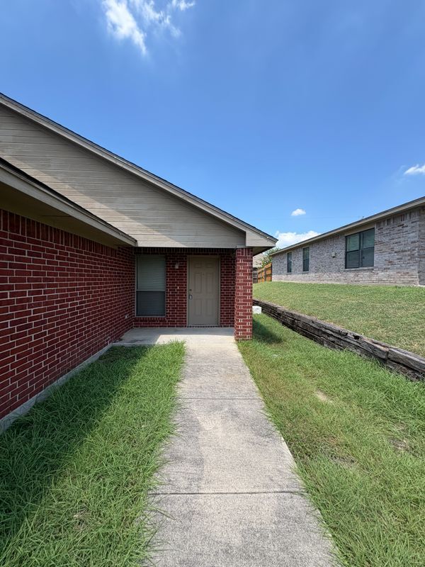 Building Photo - 8128 Doreen Ave