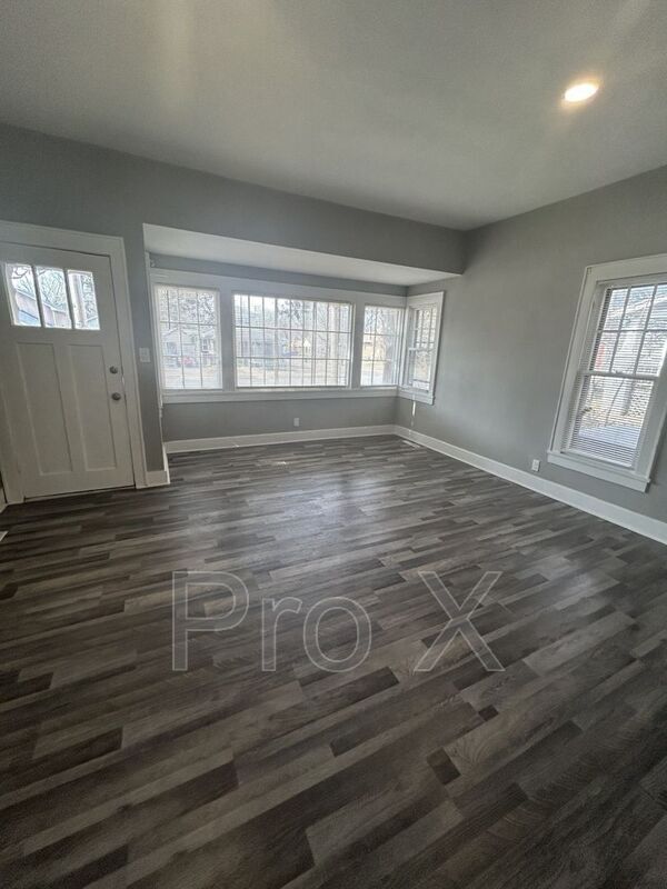 Foto del edificio - 1919 S Broadway St