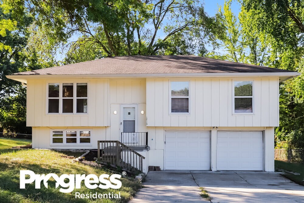 1713 Evergreen St, Leavenworth, KS 66048 House Rental in Leavenworth