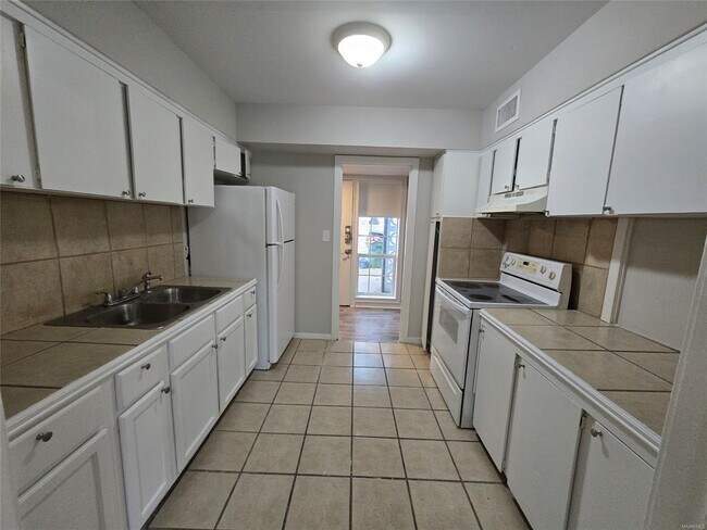 Building Photo - 3733 Wesley Dr