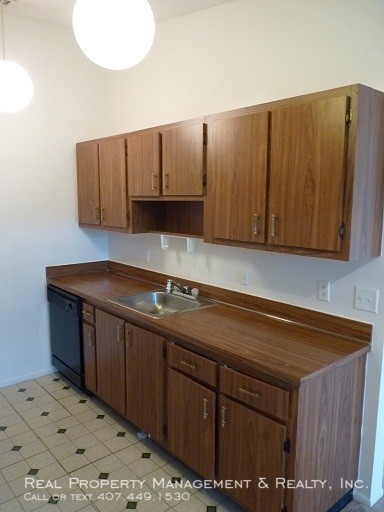 Building Photo - Nice 3 BR / 2 BA Home In Royal Manor Villas
