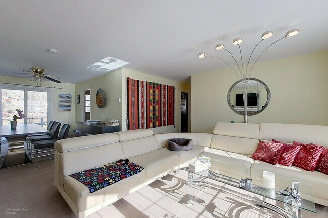 Foto del edificio - 88 Woodland Dr