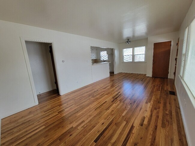 Building Photo - 1708 Walnut Dr