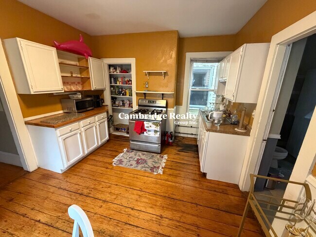 Building Photo - 44 Delle Ave