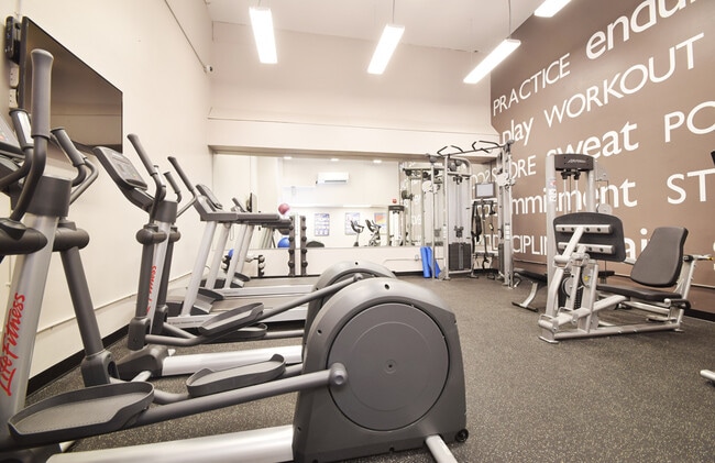 Building Photo - Forest Ridge