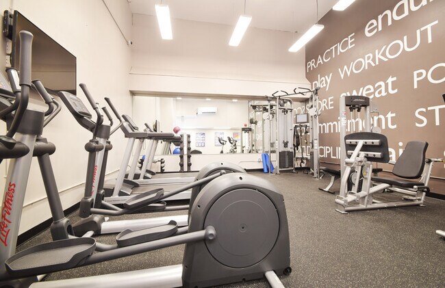 Building Photo - Forest Ridge