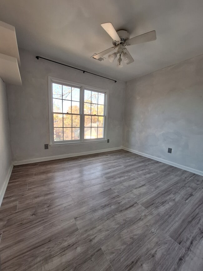 Foto del edificio - 2120 Sweetbirch Trl