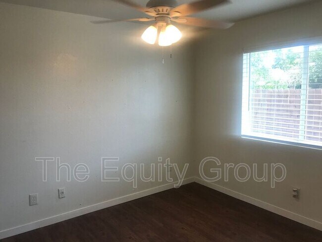 Building Photo - 113 W Sonora Ave