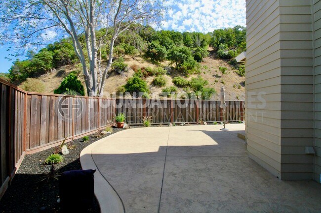 Foto del edificio - Bright Renovated 2BD/2.5BA Near China Camp...