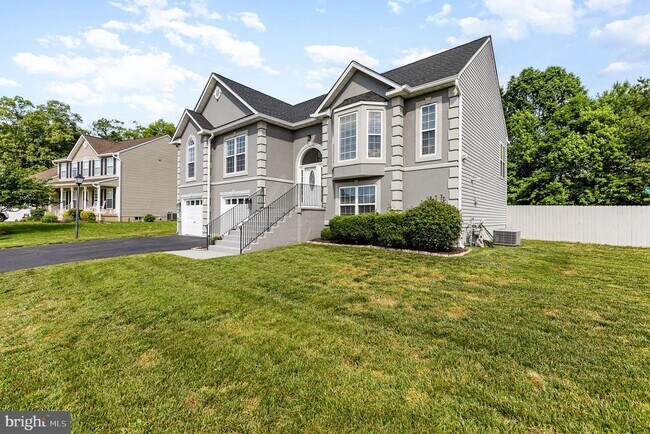 Building Photo - 6222 Salisbury Dr