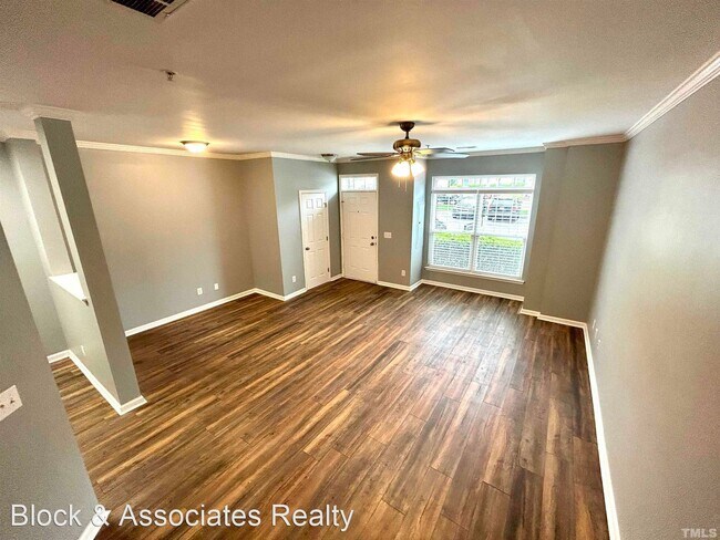 Building Photo - 3 br, 2.5 bath House - 2210 Raven Road Uni...