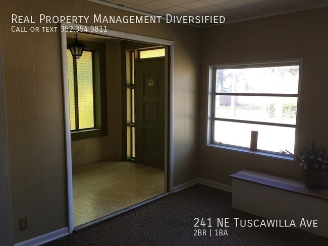 Building Photo - 241 NE Tuscawilla Ave