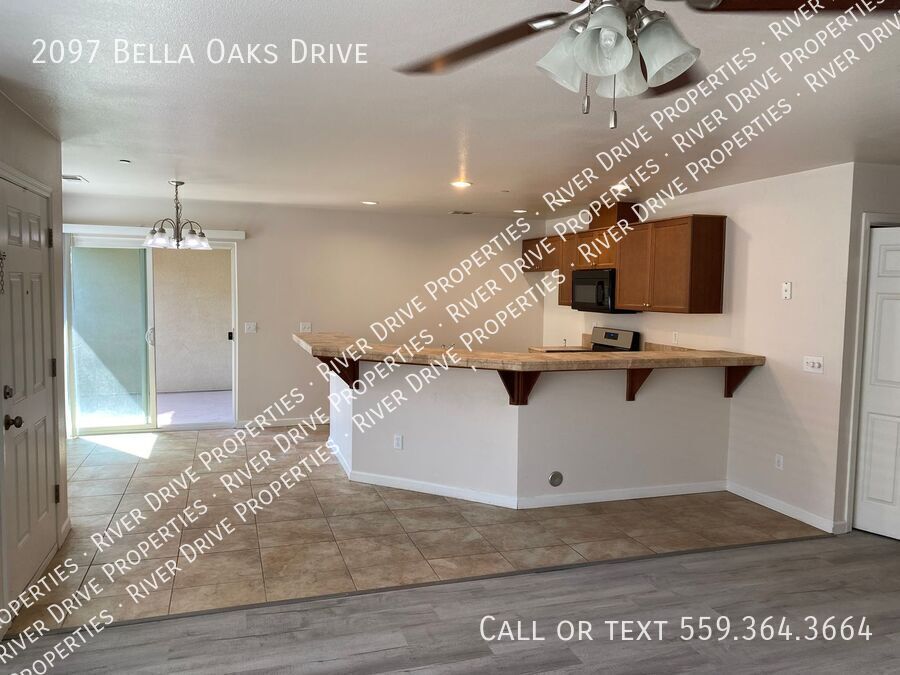 Foto principal - Three Bedroom Condo in Tulare