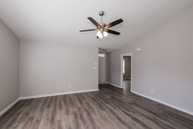 Building Photo - 1007 Kansas City Dr