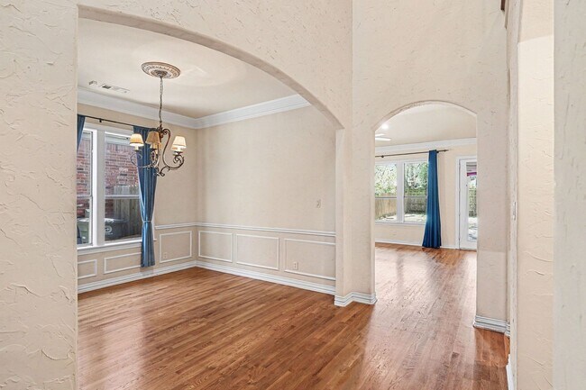 Foto del edificio - Beautiful home with classic styling, minutes away from Uptown, Oak Lawn, Cityplace, and Lower Gre...