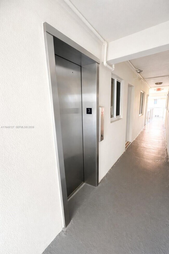 Building Photo - 1014 Salzedo St