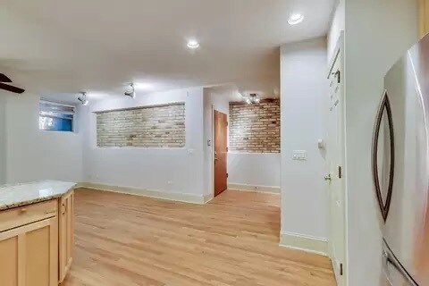 Sala de estar - 4733 N Malden St