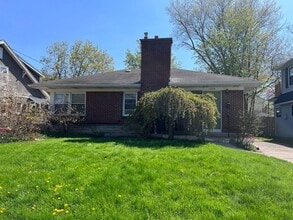 Building Photo - 1008 Breton Rd SE