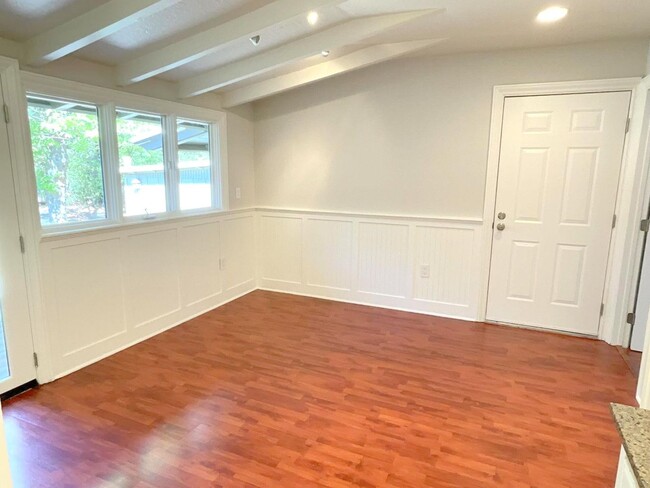 Foto del edificio - NEW PRICE ! Sprawling Westside Walnut Cree...