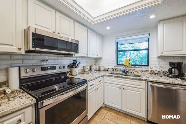 Building Photo - Charming 2BR Condo in Venice
