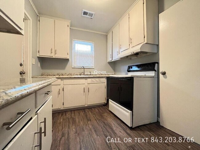 Foto del edificio - Cozy Upgraded Cottage Style Home!!