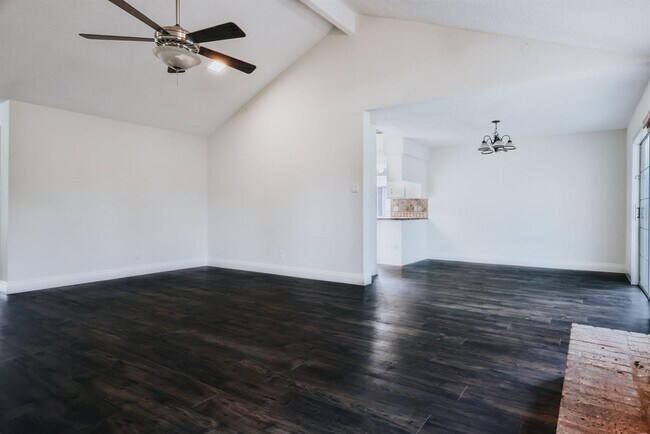 Foto del edificio - 15711 Stonehaven Dr