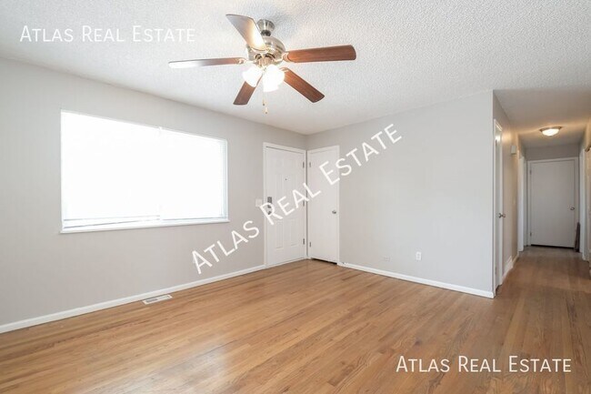Building Photo - Cozy 3 Bed 1 Bath Home in Central Aurora!!...