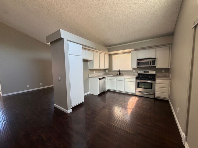 Foto del edificio - 4937 Sunburst Dr