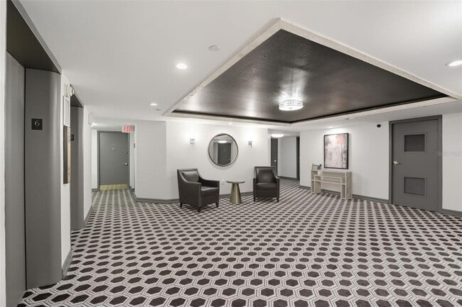 Building Photo - 400 E Colonial Dr