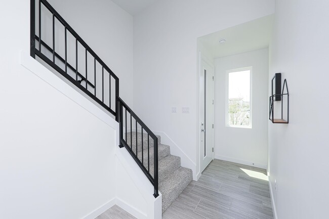Building Photo - 301 Deer Path Lp