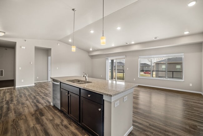 Foto del edificio - Shadow Crest - Luxury Townhomes