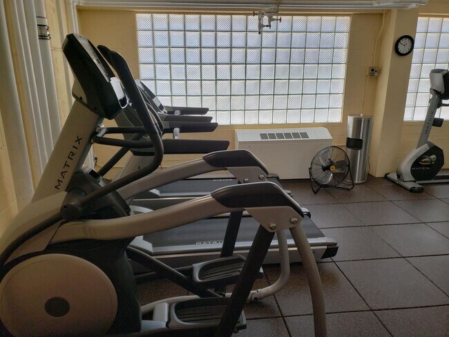 Foto del edificio - 1 BA Available for rent $1,800 ALL Utilities included