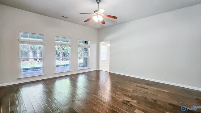 Foto del edificio - 111 Artesian Ln NW