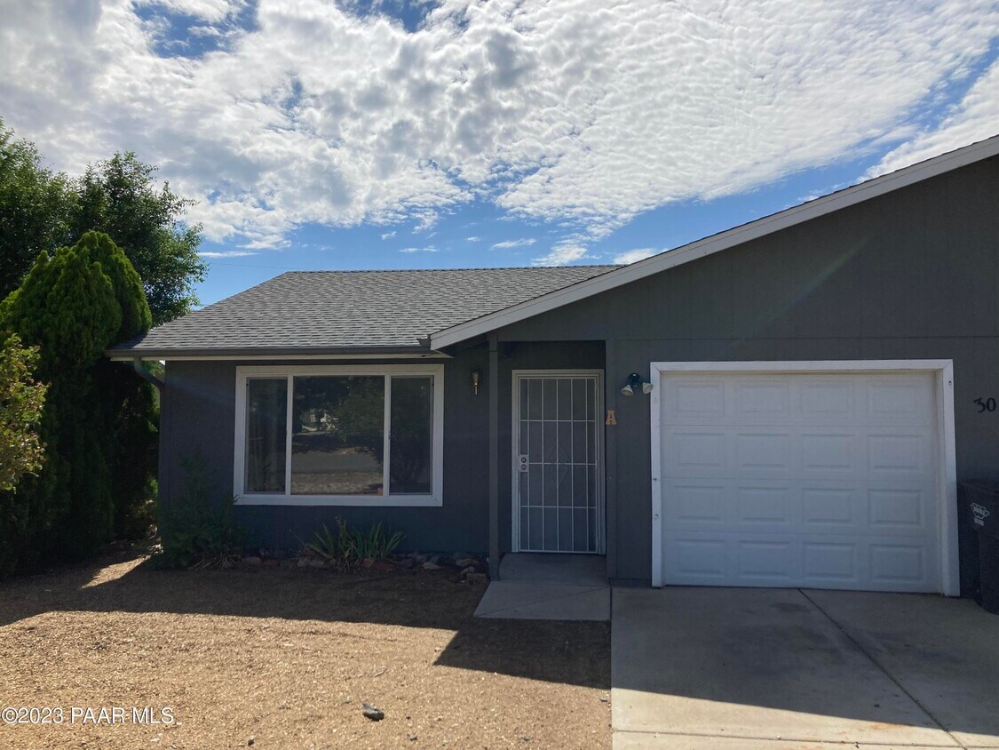 Primary Photo - 3027 N Constance Dr