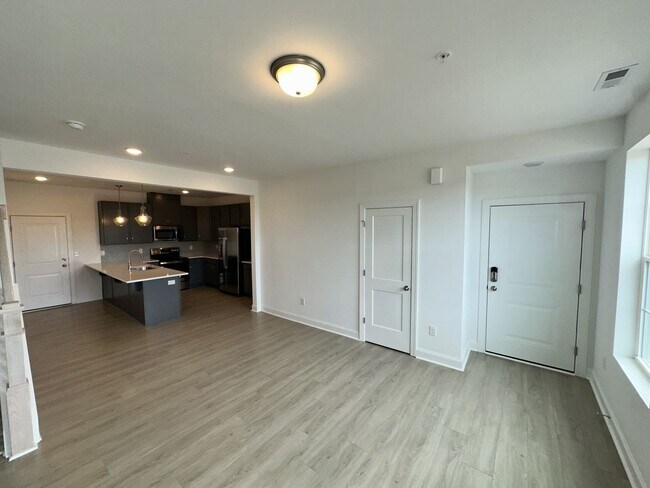 Building Photo - New and Amazing Townhome-style Condo!