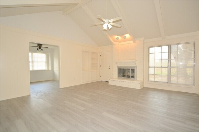 Foto del edificio - 15138 Corona Del Mar Dr