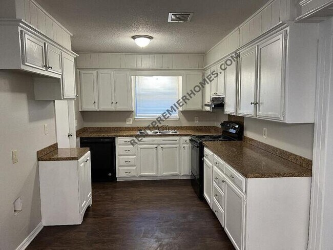Foto del edificio - 924 N Bradley Ave