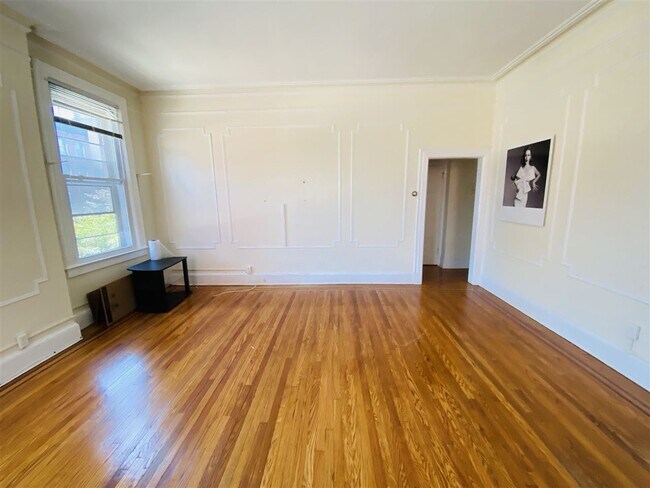 Building Photo - 103 9th St