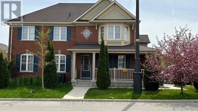 Building Photo - 25 Berberis Cres