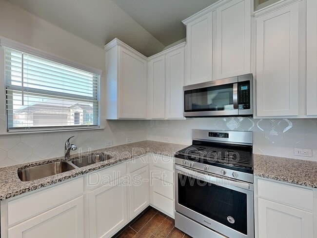 Building Photo - 11200 Glover Ln