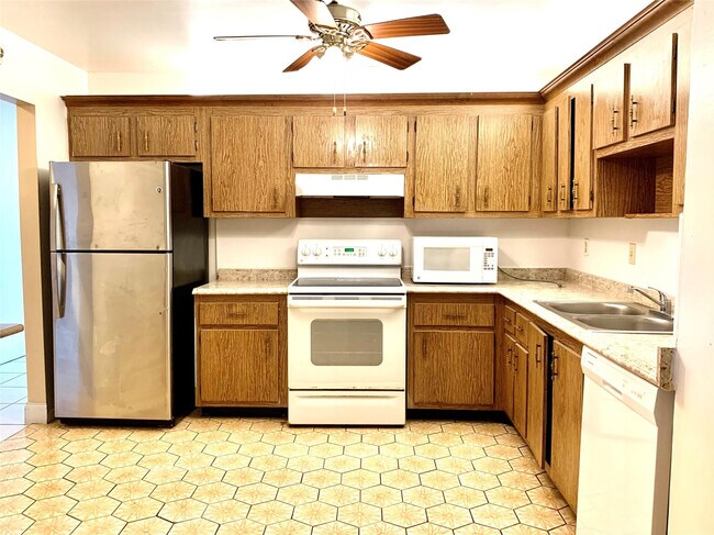 Building Photo - 8900 W Sample Rd