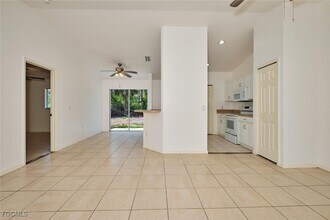 Building Photo - 3825 Hollycrest St