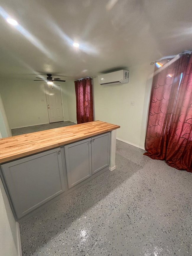 Foto del edificio - 1411 Golder Ave