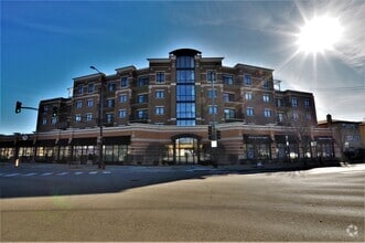 Building Photo - 5588 N Lincoln Ave