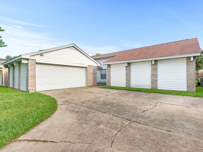 Foto del edificio - 13515 Wimbledon Oaks Dr
