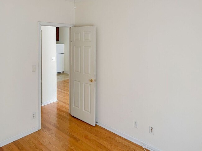 Foto del edificio - 3924 N Pine Grove Ave
