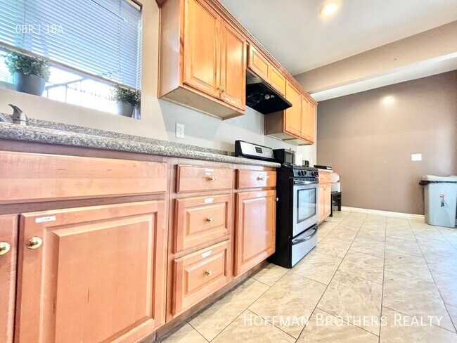 Foto del edificio - 2422 Venice Blvd.