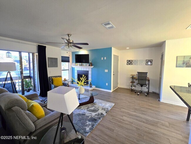 Foto del edificio - 10200 Belle Rive Blvd